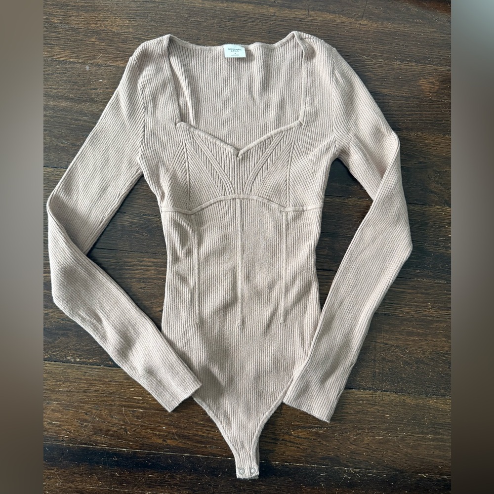 Abercrombie & Fitch Ribbed Long Sleeve Bodysuit in Light Taupe